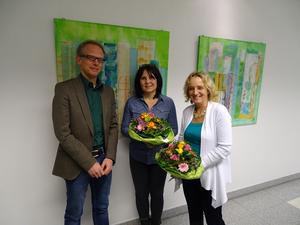 Kaufmännischer Direktor Stefan Kentrup mit den Künstlerinnen Ines Klich und Monika Schiwy Kaufmännischer Direktor Stefan Kentrup mit den Künstlerinnen Ines Klich und Monika Schiwy