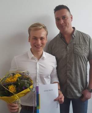 Jonas Meltz hat seine OTA-Ausbildung im Maria-Josef-Hospital in Greven erfolgreich bestanden.