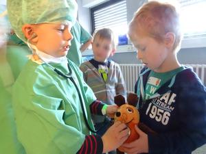 Beim Türöffner-Tag im Maria-Josef-Hospital lernten 90 Kinder das Krankenhaus einmal anders kennen