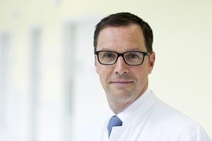 Leitender Arzt in der Wirbelsäulenchirurgie im Maria-Josef-Hospital Greven, Prof. Dr. med. Ulf Liljenqvist