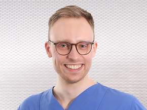 Daniel den Toom, Assistenzarzt in der Chirurgie im Maria-Josef-Hospital in Greven, Foto: Michael Dedeke, Münster