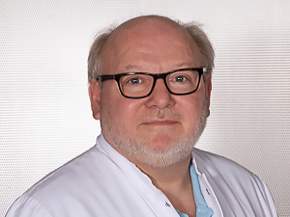 Thomas Witte, Funktionsoberarzt in der Klinik für Unfallchirurgie und Orthopädie im Maria-Josef-Hospital in Greven, Fotograf: Michael Johann Dedeke, Münster