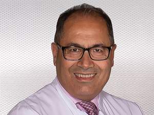 Dr. med. Akbar Ferdosi, Chefarzt Gynäkologie und Senologie im Maria-Josef-Hospital Greven, Fotograf: Michael Johann Dedeke, Münster