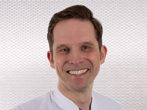 Dr. med. Tobias Bethge, Leitender Oberarzt der Inneren Medizin im Maria-Josef-Hospital in Greven, Fotograf: Michael Johann Dedeke, Münster