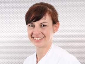 Dr. med. Eva Wilhelmer, Assistenzärztin in der Unfallchirurgie und Orthopädie im Maria-Josef-Hospital in Greven, Fotograf: Michael Johann Dedeke, Münster