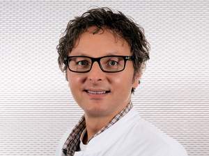 Dr. med. Ioannis Siozos, Oberarzt in der Allgemein- und Viszeralchirurgie im Maria-Josef-Hospital in Greven, Foto: Michael Johann Dedeke, Münster