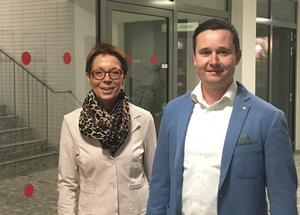 Annette Eckardt und Dr. med. Sebastian Schmeil informierten in der Abendvisite im Maria-Josef-Hospital in Greven zu Verletzungen der Wirbelsäule und deren Behandlung