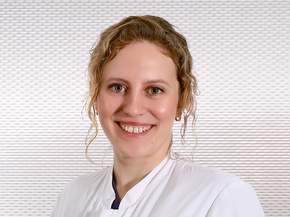 Josie Krüger, Assistenzärztin in der Chirurgie im Maria-Josef-Hospital Greven, Fotograf: Michael Dedeke, Münster