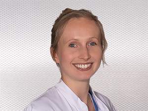 Corinna Klar, Assistenzärztin in der Unfallchirurgie und Orthopädie im Maria-Josef-Hospital in Greven, Fotograf: Michael Johann Dedeke, Münster