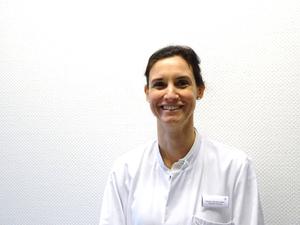 Dr. med. Eva Lötters, Funktionsoberärztin in der Klinik für Unfallchirurgie und Orthopädie im Maria-Josef-Hospital in Greven
