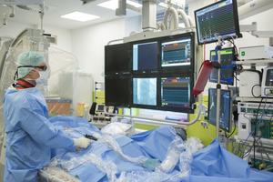 Priv.-Doz. Dr. med. Horst Wedekind bei der Eletrophysiologie