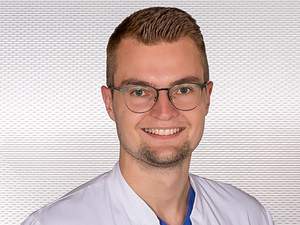 Markus Rieke, Assistenzarzt in der Unfallchirurgie und Orthopädie im Maria-Josef-Hospital in Greven, Fotograf: Michael Johann Dedeke, Münster