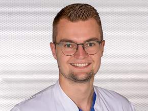 Markus Rieke, Assistenzarzt in der Unfallchirurgie und Orthopädie im Maria-Josef-Hospital in Greven, Fotograf: Michael Johann Dedeke, Münster