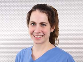 Dr. med. Leonie Sprakel, Assistenzärztin in der Chirurgie im Maria-Josef-Hospital in Greven, Fotograf: Michael Johann Dedeke, Münster