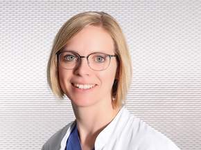 Dr. med. Carolin Stalljohann, Oberärztin in der Anästhesie im Maria-Josef-Hospital Greven, Foto: Michael Dedeke, Münster Dr. med. Carolin Stalljohann, Oberärztin in der Anästhesie im Maria-Josef-Hospital Greven, Foto: Michael Dedeke, Münster