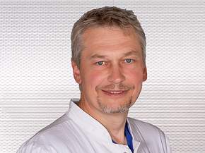 Dr. med. Günter Kortenbruck, Facharzt für Innere Medizin, Nephrologie im Maria-Josef-Hospital in Greven, Fotograf: Michael Johann Dedeke, Münster