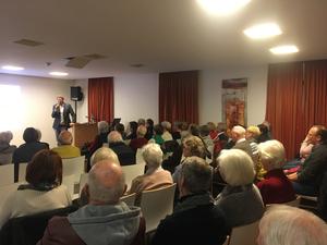 Abendvisite mit Priv.-Doz. Dr. med. Clemens Kösters zum Thema Gelenkverschleiß im Maria-Josef-Hospital in Greven