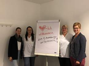 Beim ersten Ausbildungsabend im Maria-Josef-Hospital erhielten zehn Schülerinnen und Schüler Einblicke in die Arbeit der Pflegenden sowie Informationen zu den Ausbildungsberufen im Krankenhaus.