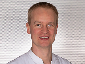 Dr. med. Martin Henning, Chefarzt Anästhesie und Intensivmedizin im Maria-Josef-Hospital in Greven, Fotograf: Michael Johann Dedeke, Münster