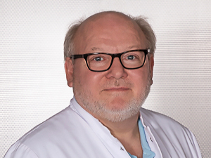 Thomas Witte, Funktionsoberarzt in der Klinik für Unfallchirurgie und Orthopädie im Maria-Josef-Hospital in Greven, Fotograf: Michael Johann Dedeke, Münster