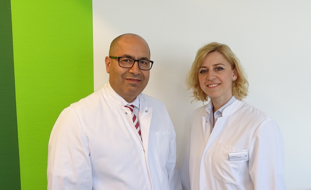Dr. Akbar Ferdosi und Ella Meimann aus der Gynäkologie im Maria-Josef-Hospital in Greven